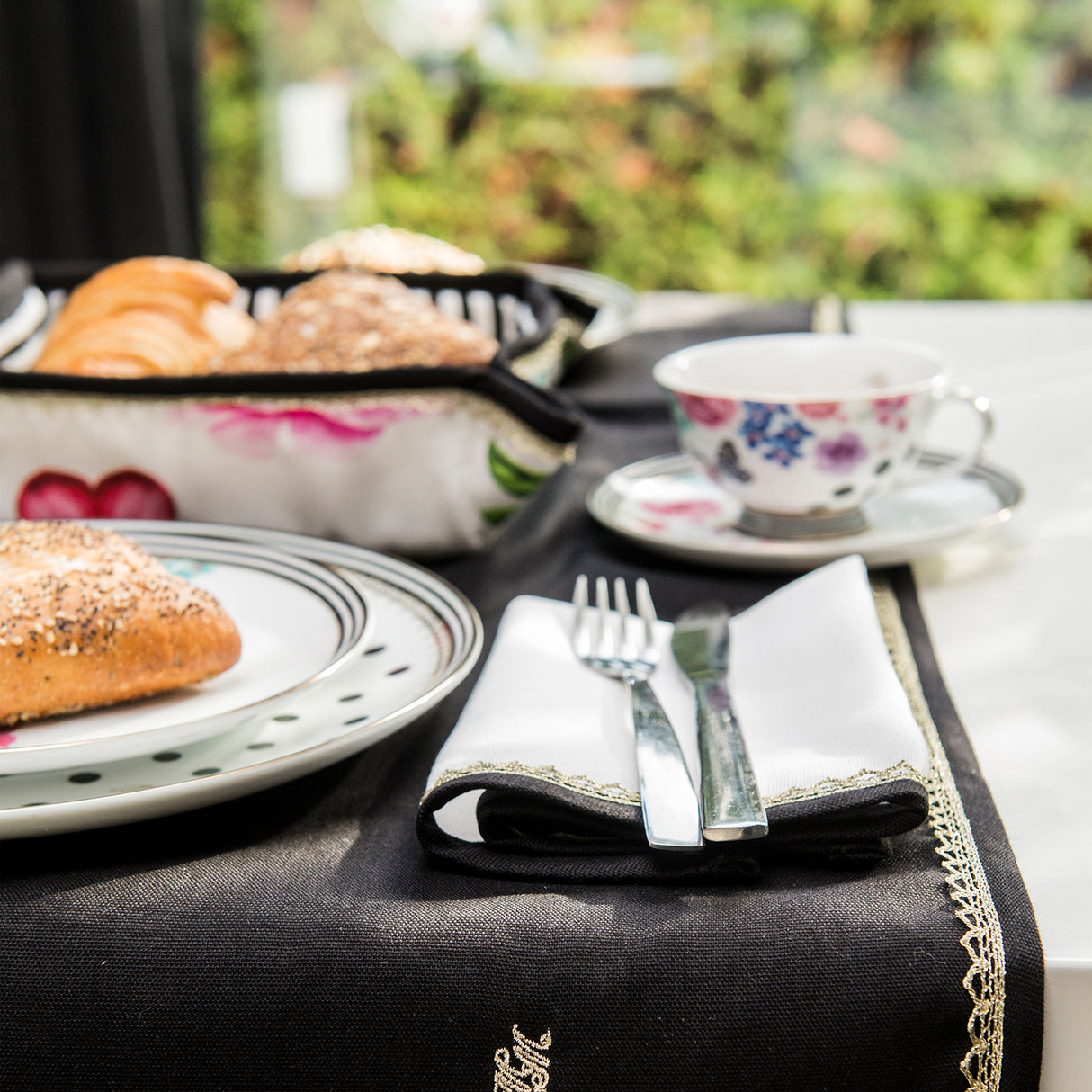 Melli Mello Floral stripes Bread basket white flowerpattern