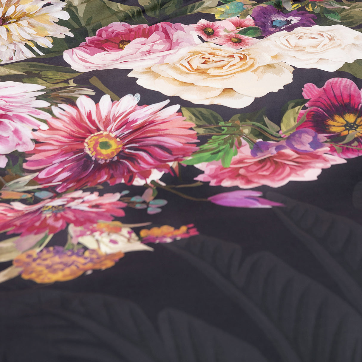 Melli Mello High on love duvet cover - dark blue/black floral