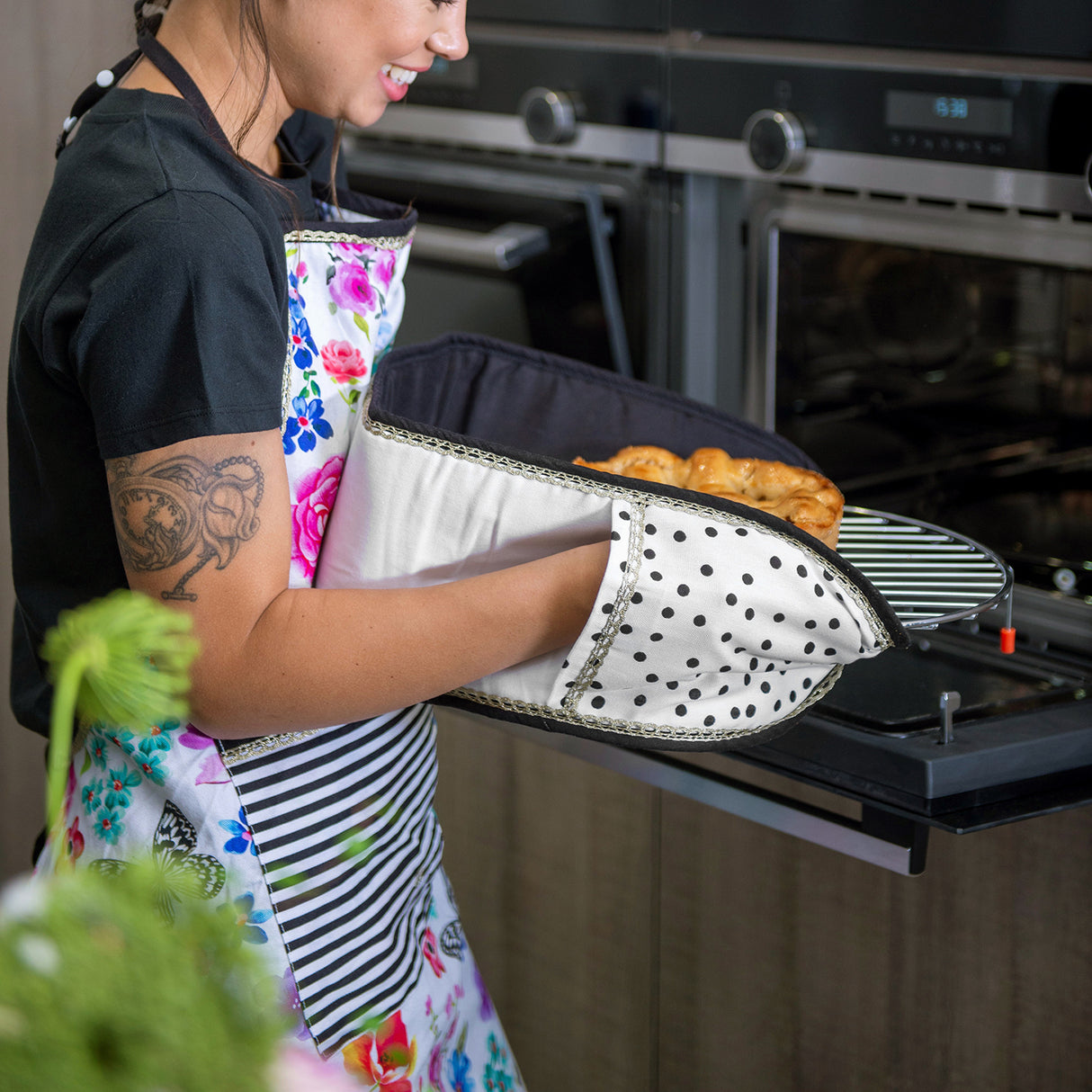 Melli Mello Nora dots - Oven glove double black-white dots