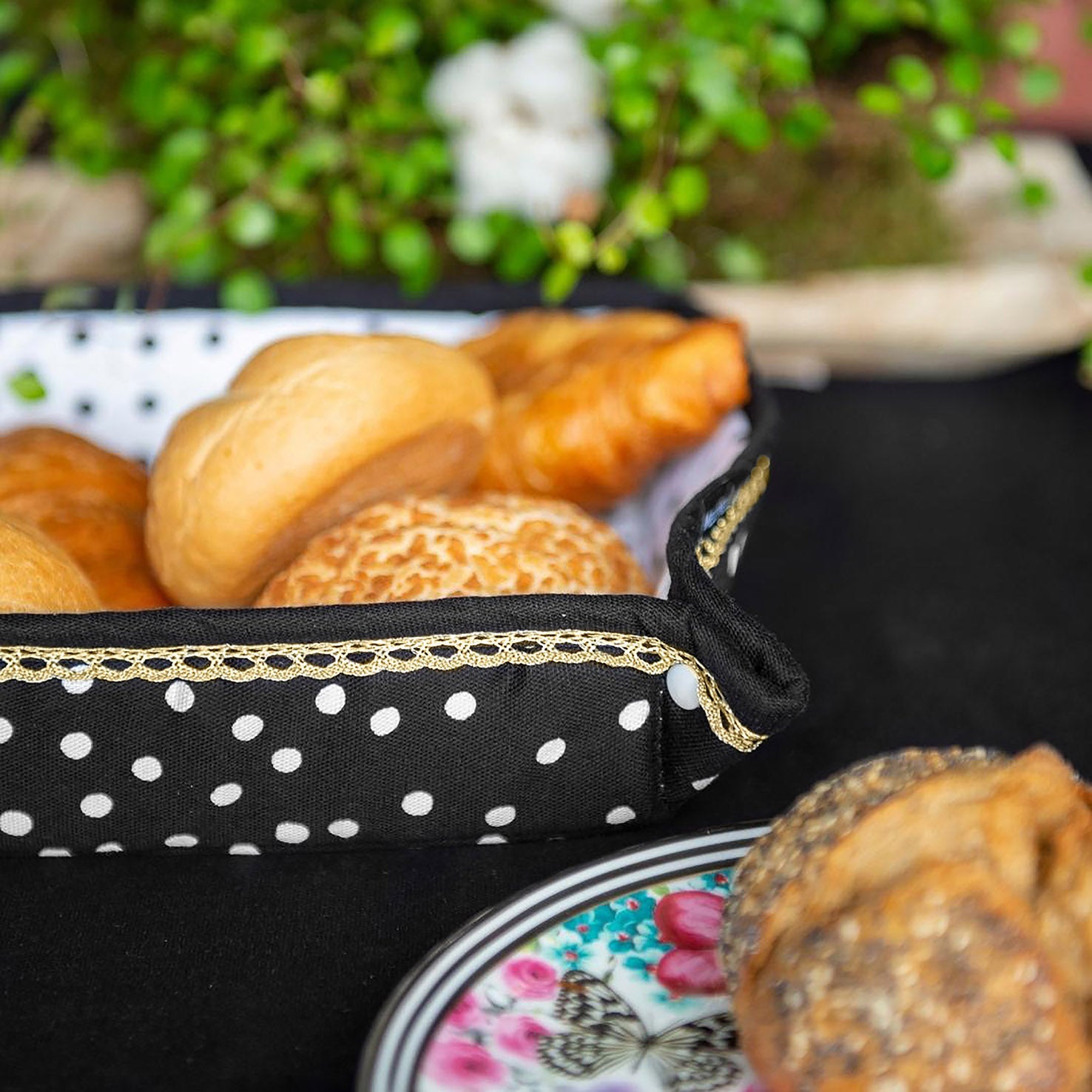 Melli Mello Nora black and white Bread basket black-white dots