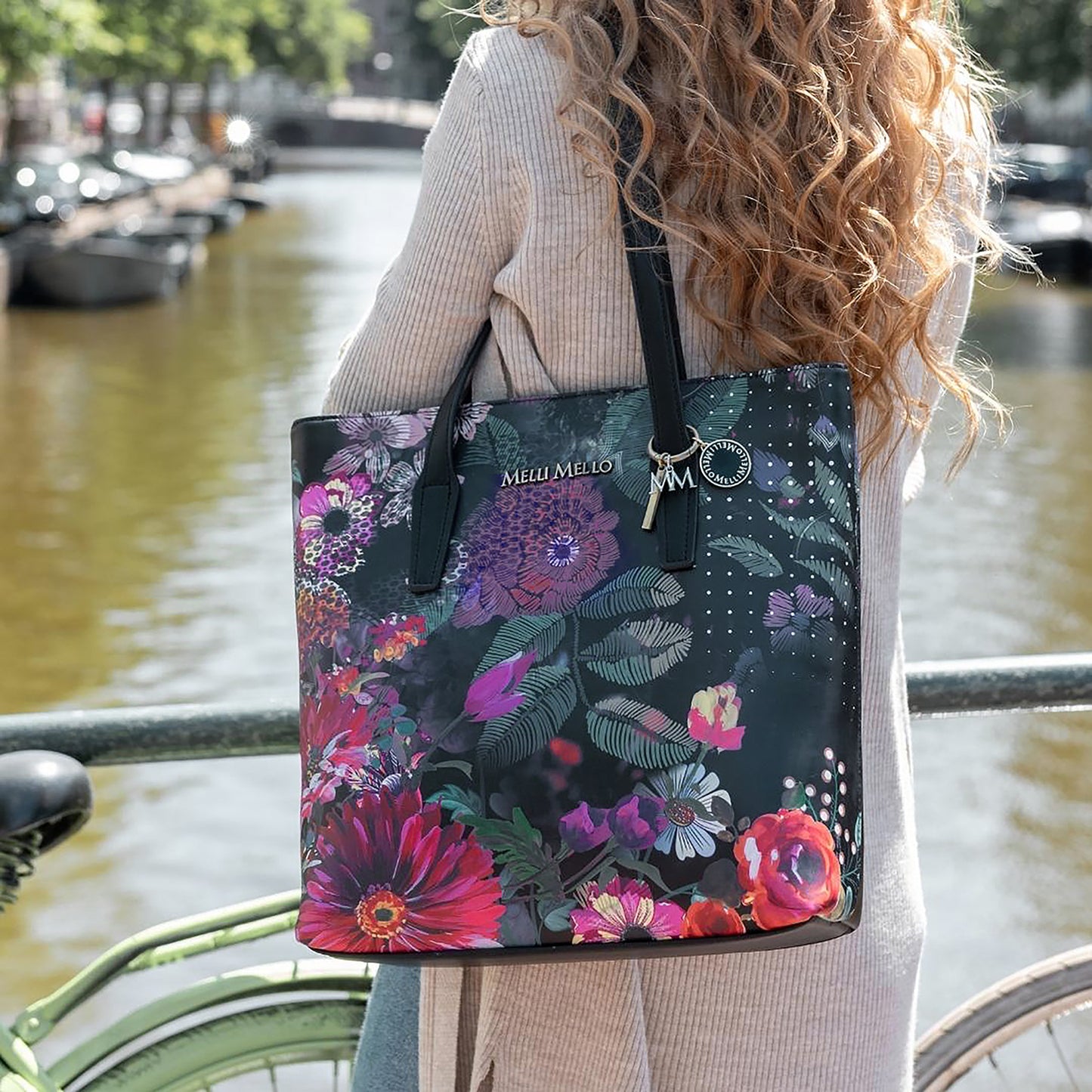 Melli Mello Rock & Rose Shopper Tas Zwart Roze Bloemenprint