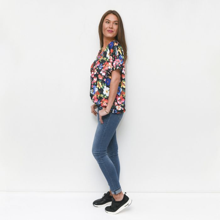Melli Mello It-shirt Mia v-neck floral bright Colorful high quality shirt outfit